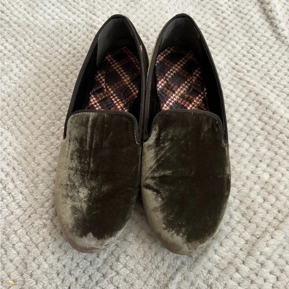 Birdies Olive Velvet Slip-On Loafers Size 8 Women - Christmas, RARE - Picture 2 of 8